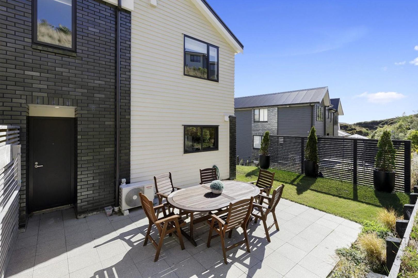 Whitby Townhouse Villa Porirua Exterior photo
